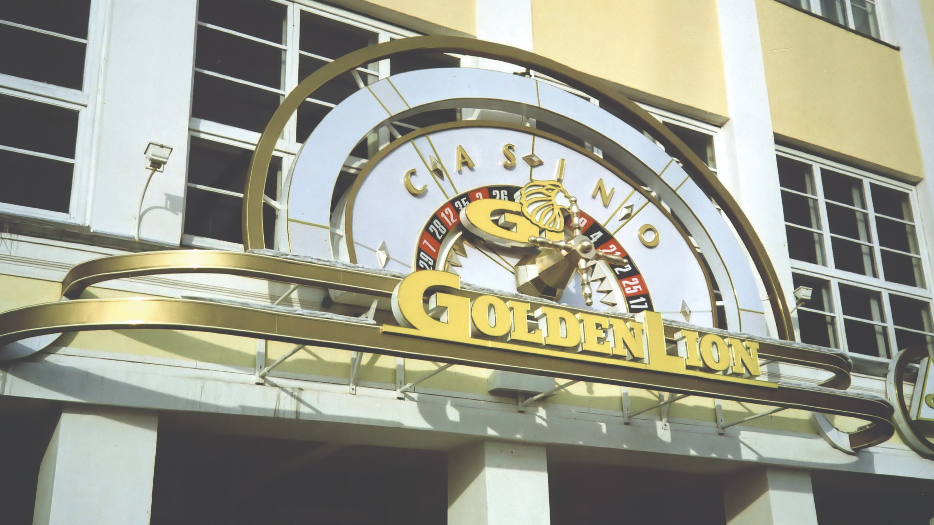 Вывеска казино Golden Lion. Иркутск.